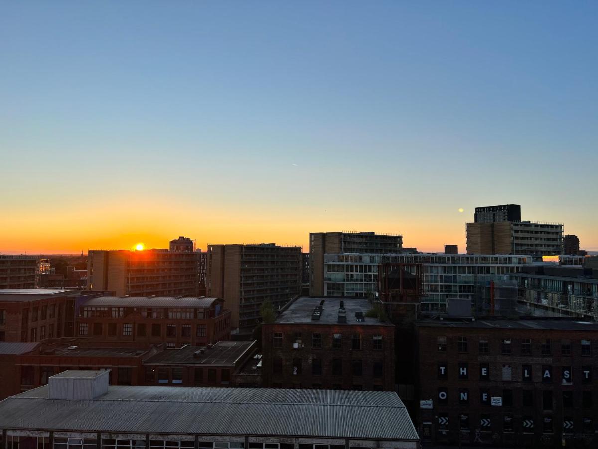 Two Bedrooms Exquisite En-Suite Apartment Deansgate Manchester Exterior photo